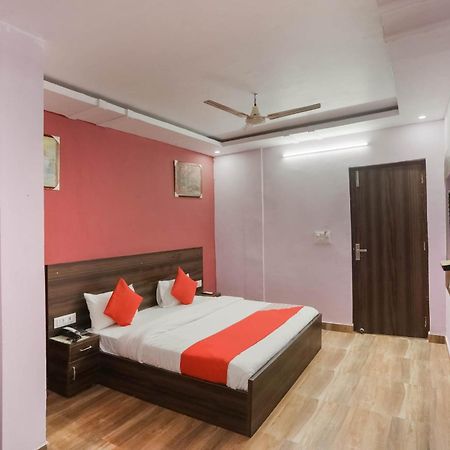 โอโย 75701 เรด เวลเว็ต รูม แอนด์ แบงเคว็ต Hotel ฟารีดาบัด ภายนอก รูปภาพ