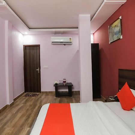 โอโย 75701 เรด เวลเว็ต รูม แอนด์ แบงเคว็ต Hotel ฟารีดาบัด ภายนอก รูปภาพ