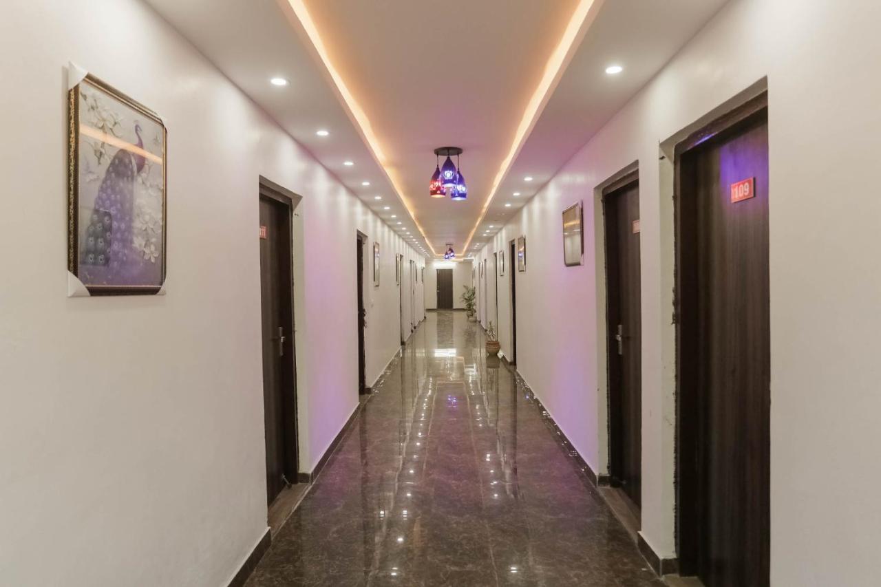 โอโย 75701 เรด เวลเว็ต รูม แอนด์ แบงเคว็ต Hotel ฟารีดาบัด ภายนอก รูปภาพ