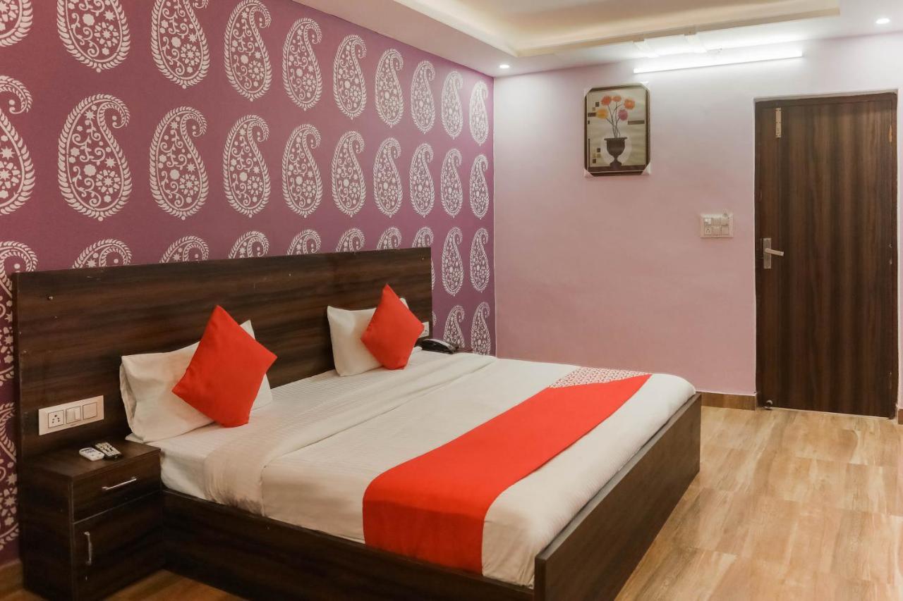 โอโย 75701 เรด เวลเว็ต รูม แอนด์ แบงเคว็ต Hotel ฟารีดาบัด ภายนอก รูปภาพ