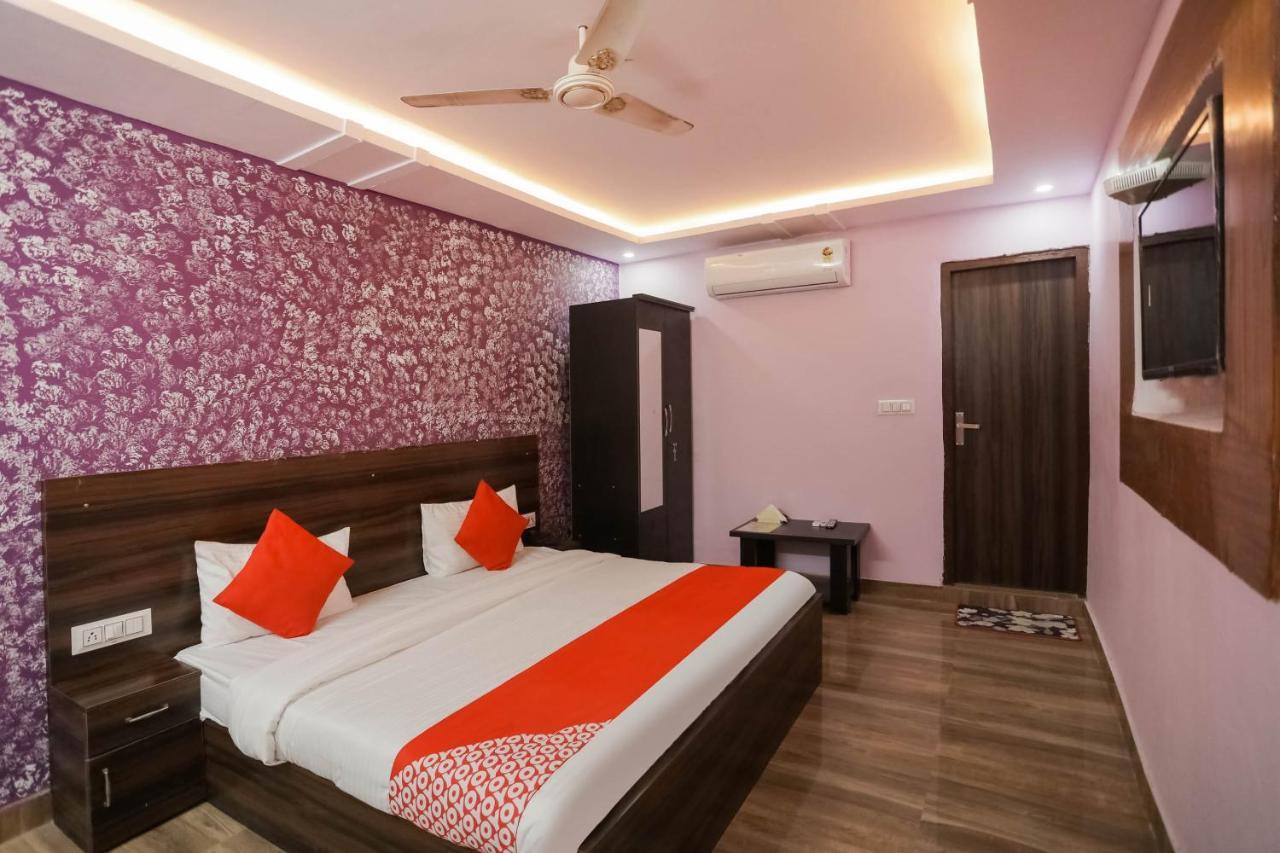 โอโย 75701 เรด เวลเว็ต รูม แอนด์ แบงเคว็ต Hotel ฟารีดาบัด ภายนอก รูปภาพ
