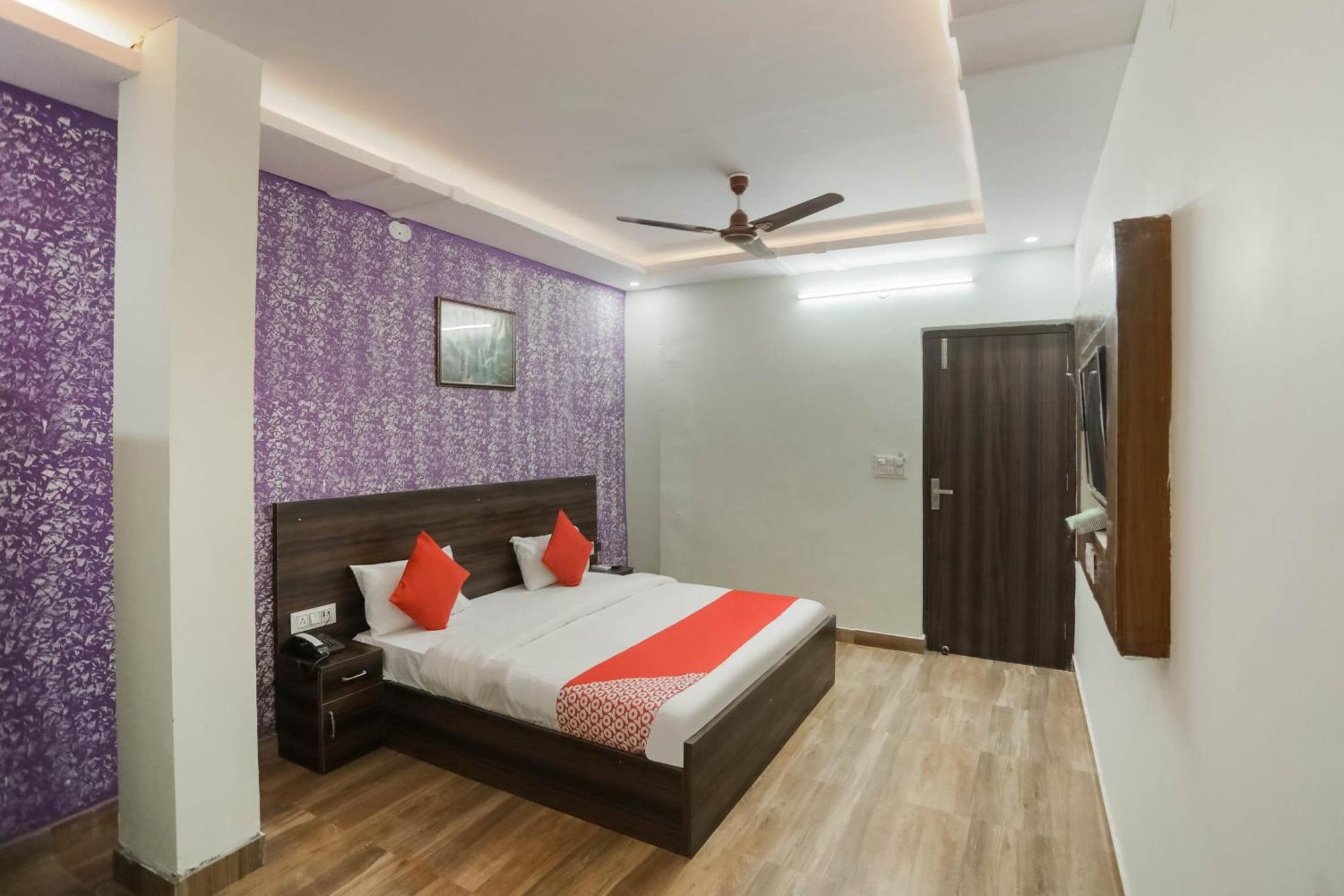 โอโย 75701 เรด เวลเว็ต รูม แอนด์ แบงเคว็ต Hotel ฟารีดาบัด ภายนอก รูปภาพ
