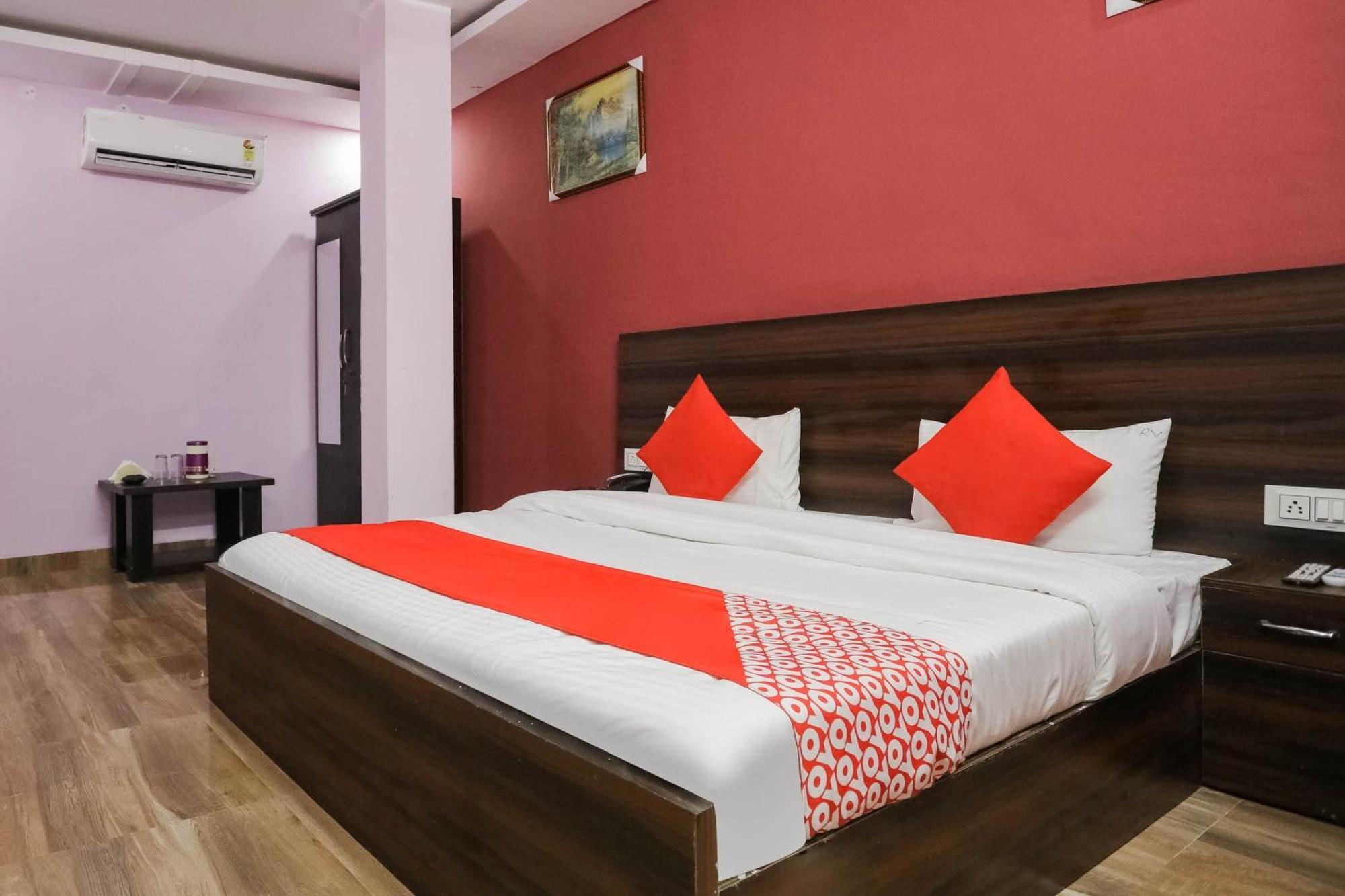 โอโย 75701 เรด เวลเว็ต รูม แอนด์ แบงเคว็ต Hotel ฟารีดาบัด ภายนอก รูปภาพ