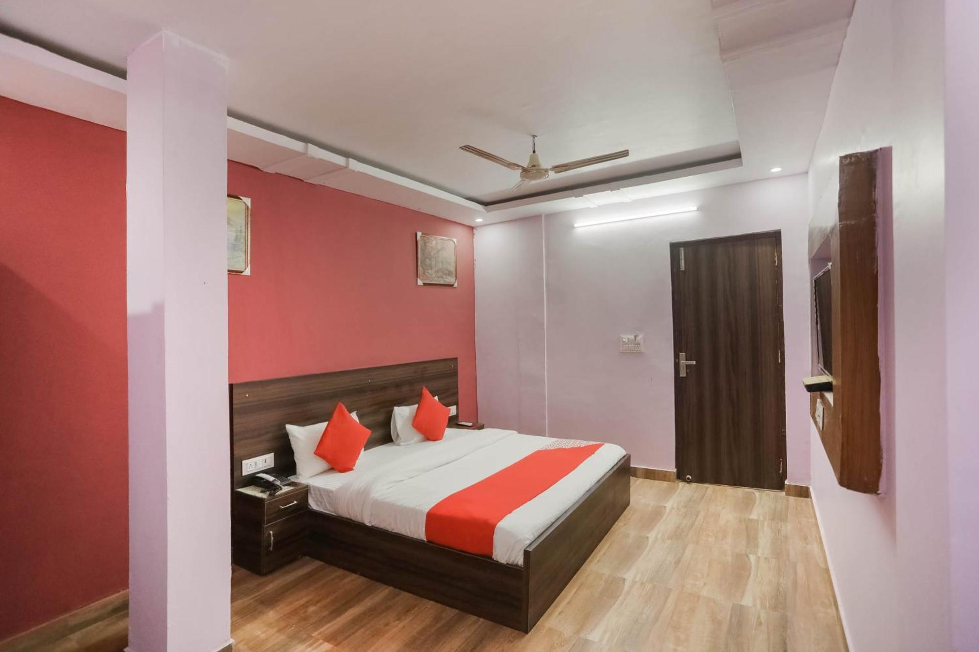 โอโย 75701 เรด เวลเว็ต รูม แอนด์ แบงเคว็ต Hotel ฟารีดาบัด ภายนอก รูปภาพ