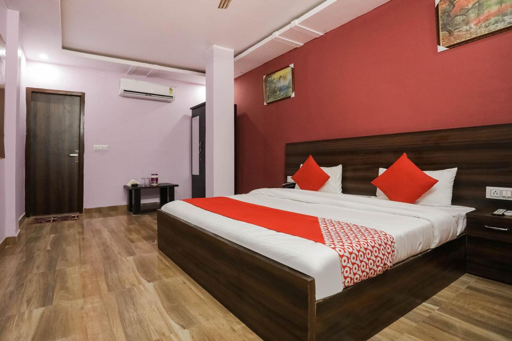 โอโย 75701 เรด เวลเว็ต รูม แอนด์ แบงเคว็ต Hotel ฟารีดาบัด ภายนอก รูปภาพ