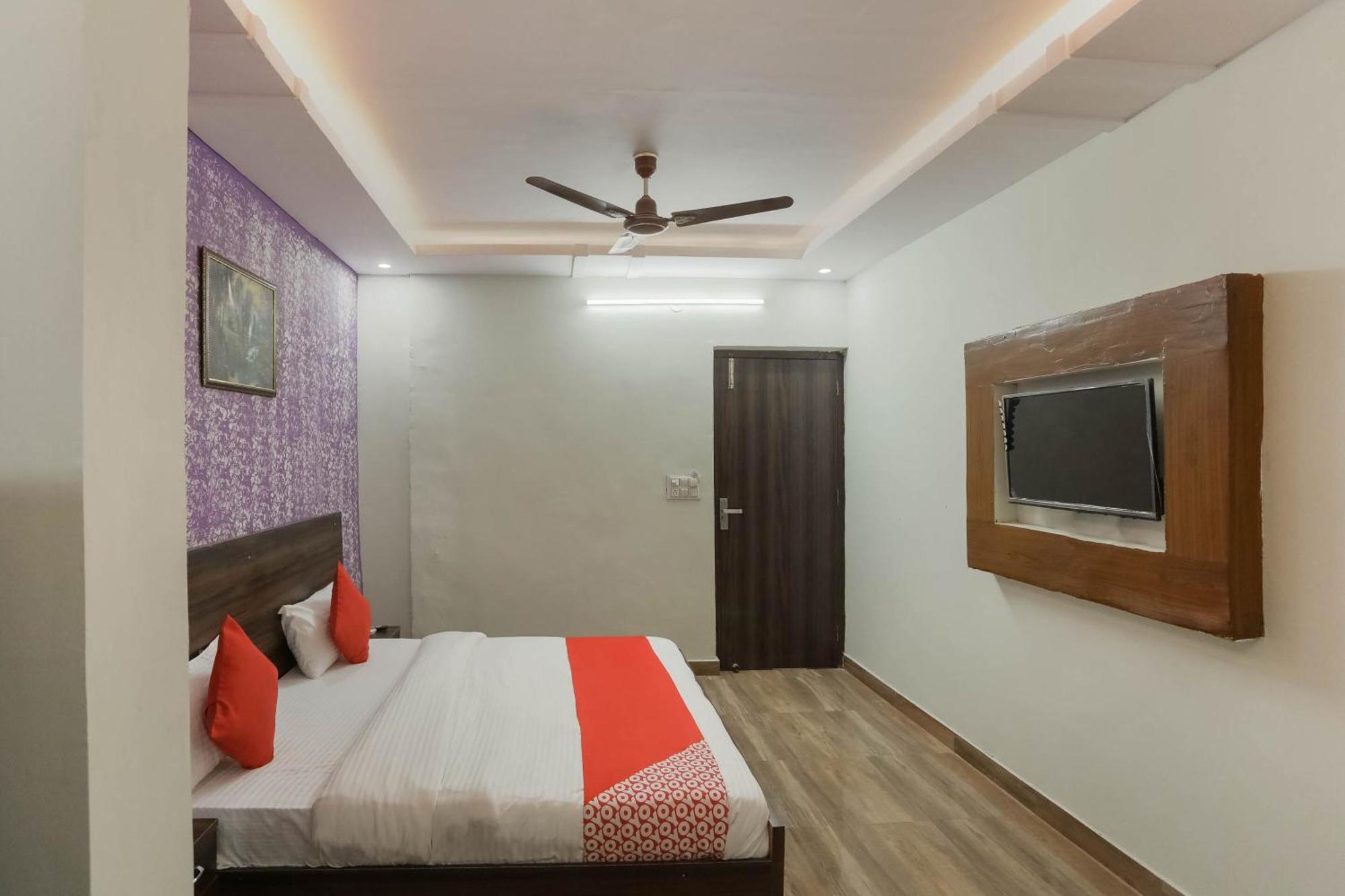 โอโย 75701 เรด เวลเว็ต รูม แอนด์ แบงเคว็ต Hotel ฟารีดาบัด ภายนอก รูปภาพ