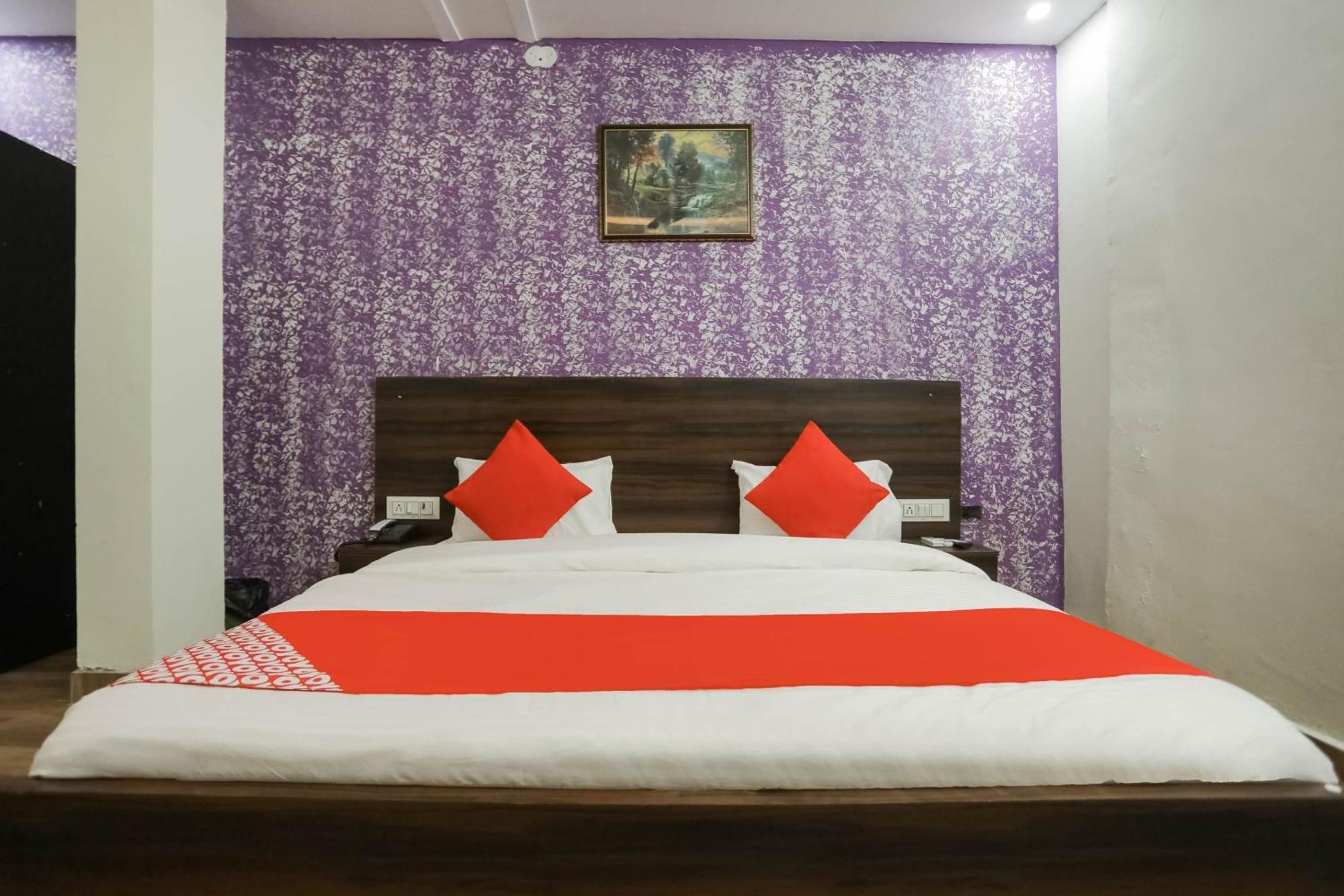 โอโย 75701 เรด เวลเว็ต รูม แอนด์ แบงเคว็ต Hotel ฟารีดาบัด ภายนอก รูปภาพ