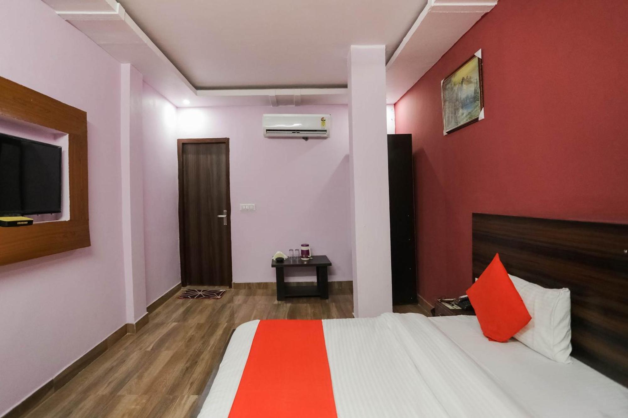โอโย 75701 เรด เวลเว็ต รูม แอนด์ แบงเคว็ต Hotel ฟารีดาบัด ภายนอก รูปภาพ