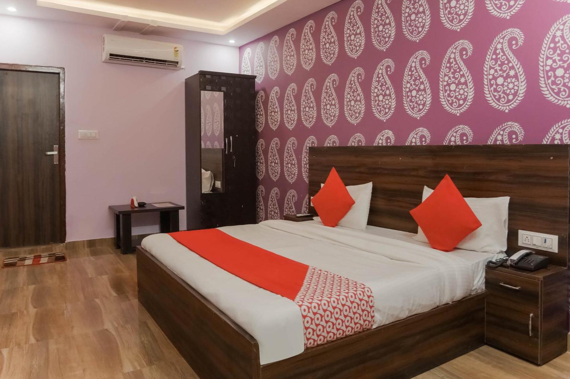 โอโย 75701 เรด เวลเว็ต รูม แอนด์ แบงเคว็ต Hotel ฟารีดาบัด ภายนอก รูปภาพ