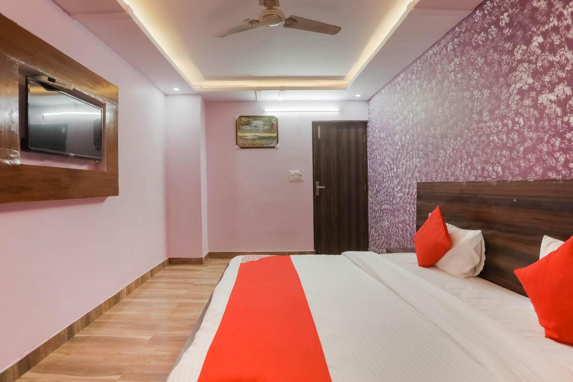 โอโย 75701 เรด เวลเว็ต รูม แอนด์ แบงเคว็ต Hotel ฟารีดาบัด ภายนอก รูปภาพ