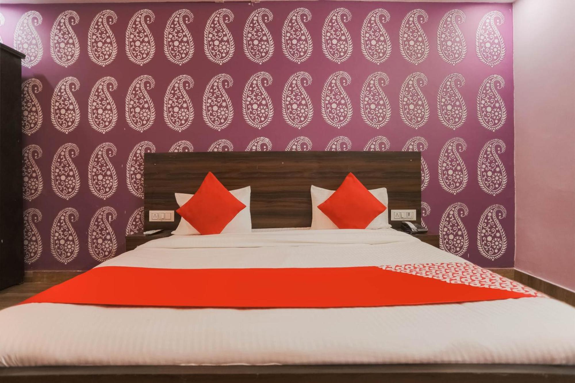 โอโย 75701 เรด เวลเว็ต รูม แอนด์ แบงเคว็ต Hotel ฟารีดาบัด ภายนอก รูปภาพ