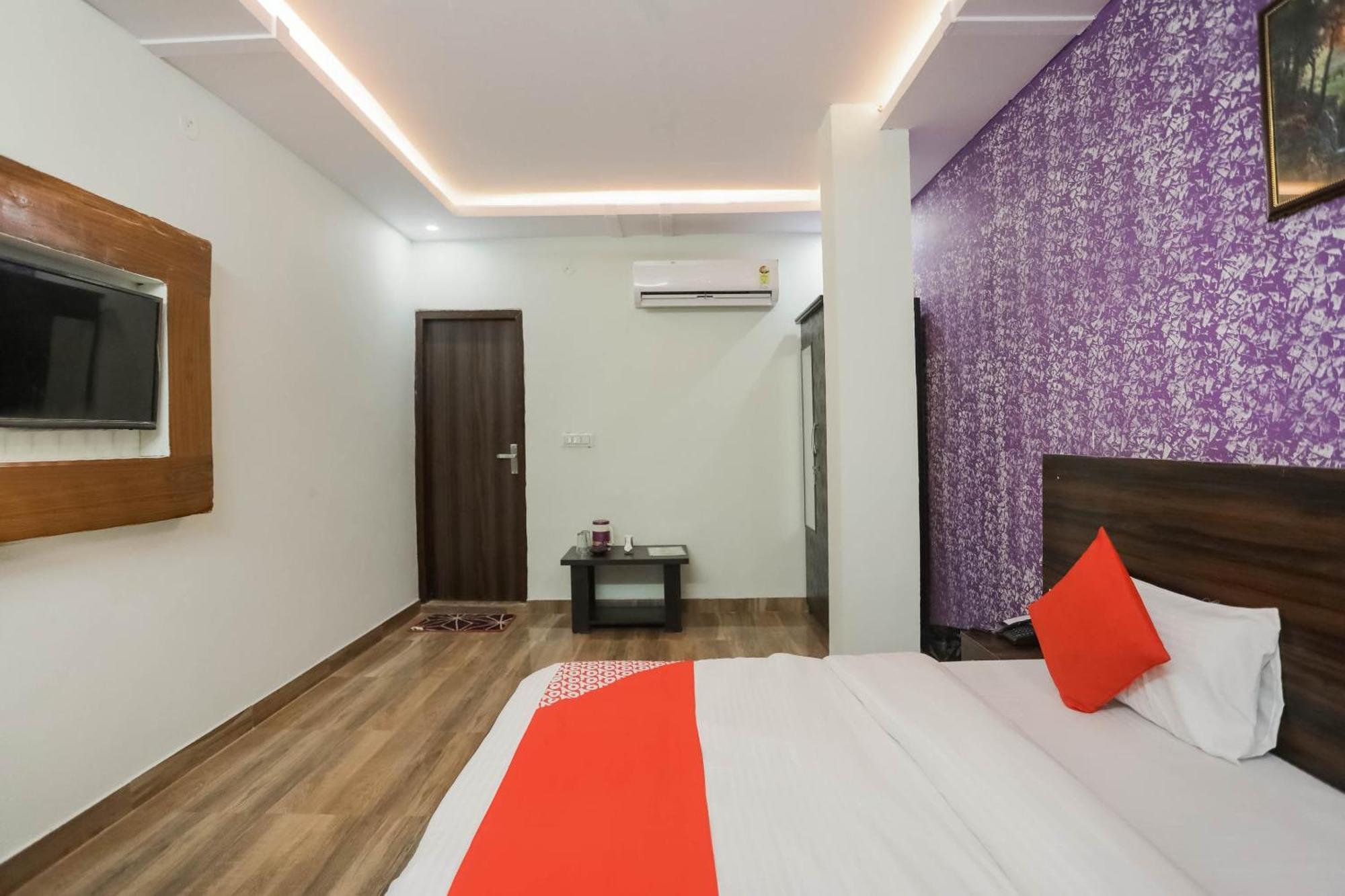 โอโย 75701 เรด เวลเว็ต รูม แอนด์ แบงเคว็ต Hotel ฟารีดาบัด ภายนอก รูปภาพ