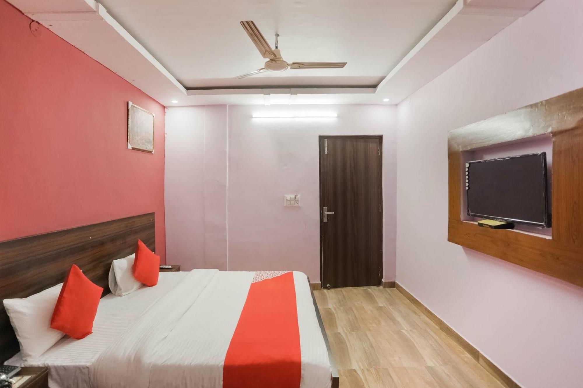 โอโย 75701 เรด เวลเว็ต รูม แอนด์ แบงเคว็ต Hotel ฟารีดาบัด ภายนอก รูปภาพ