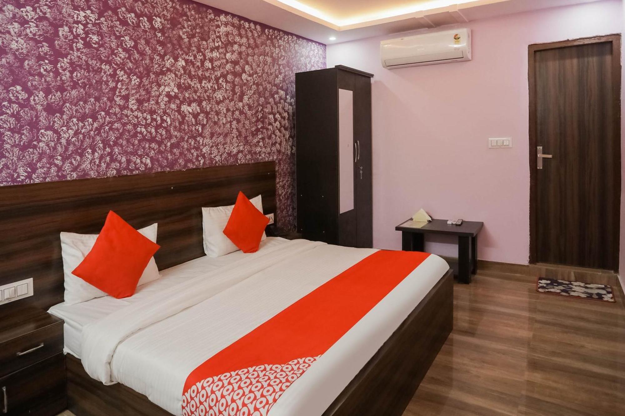 โอโย 75701 เรด เวลเว็ต รูม แอนด์ แบงเคว็ต Hotel ฟารีดาบัด ภายนอก รูปภาพ