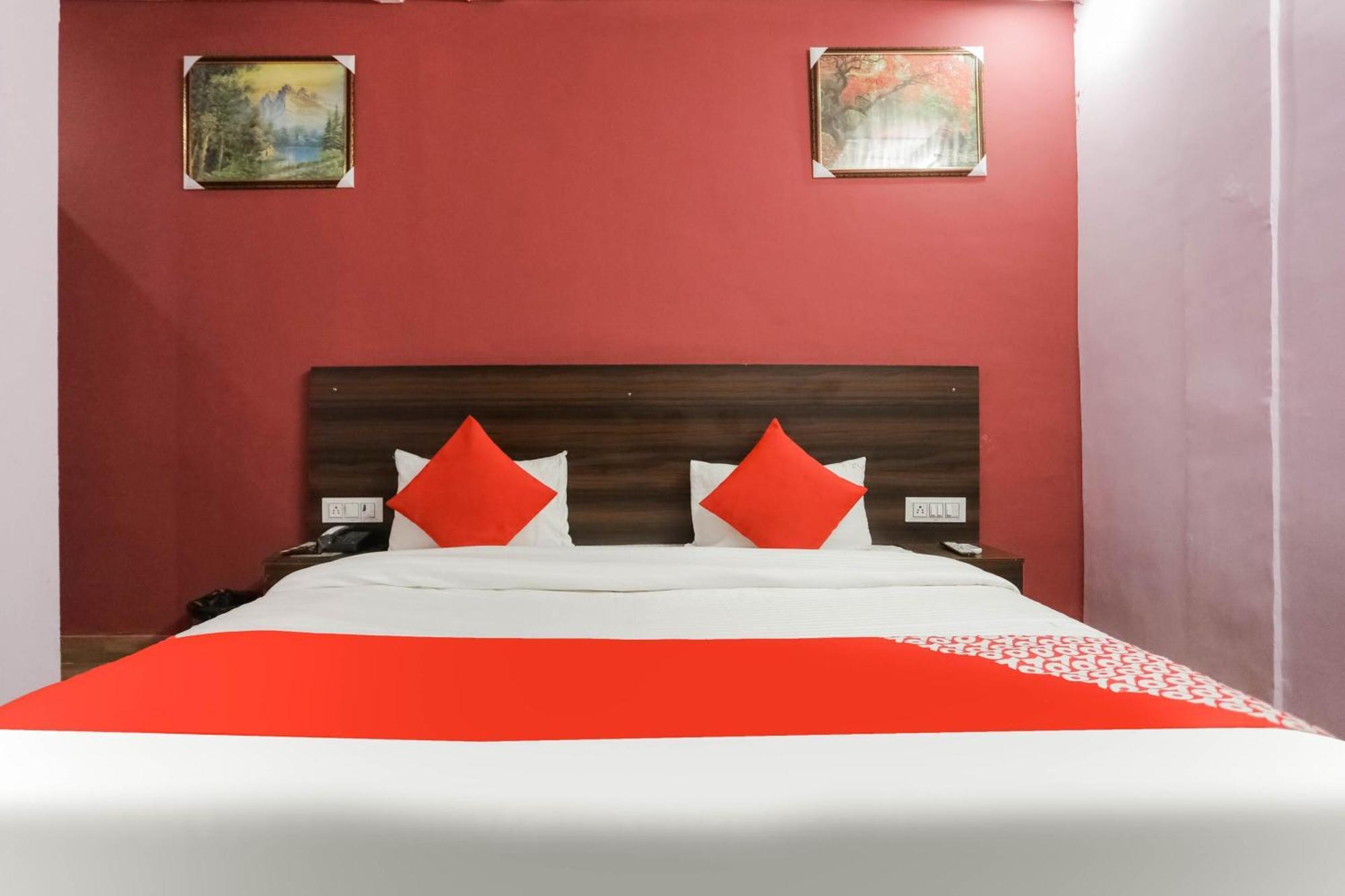 โอโย 75701 เรด เวลเว็ต รูม แอนด์ แบงเคว็ต Hotel ฟารีดาบัด ภายนอก รูปภาพ