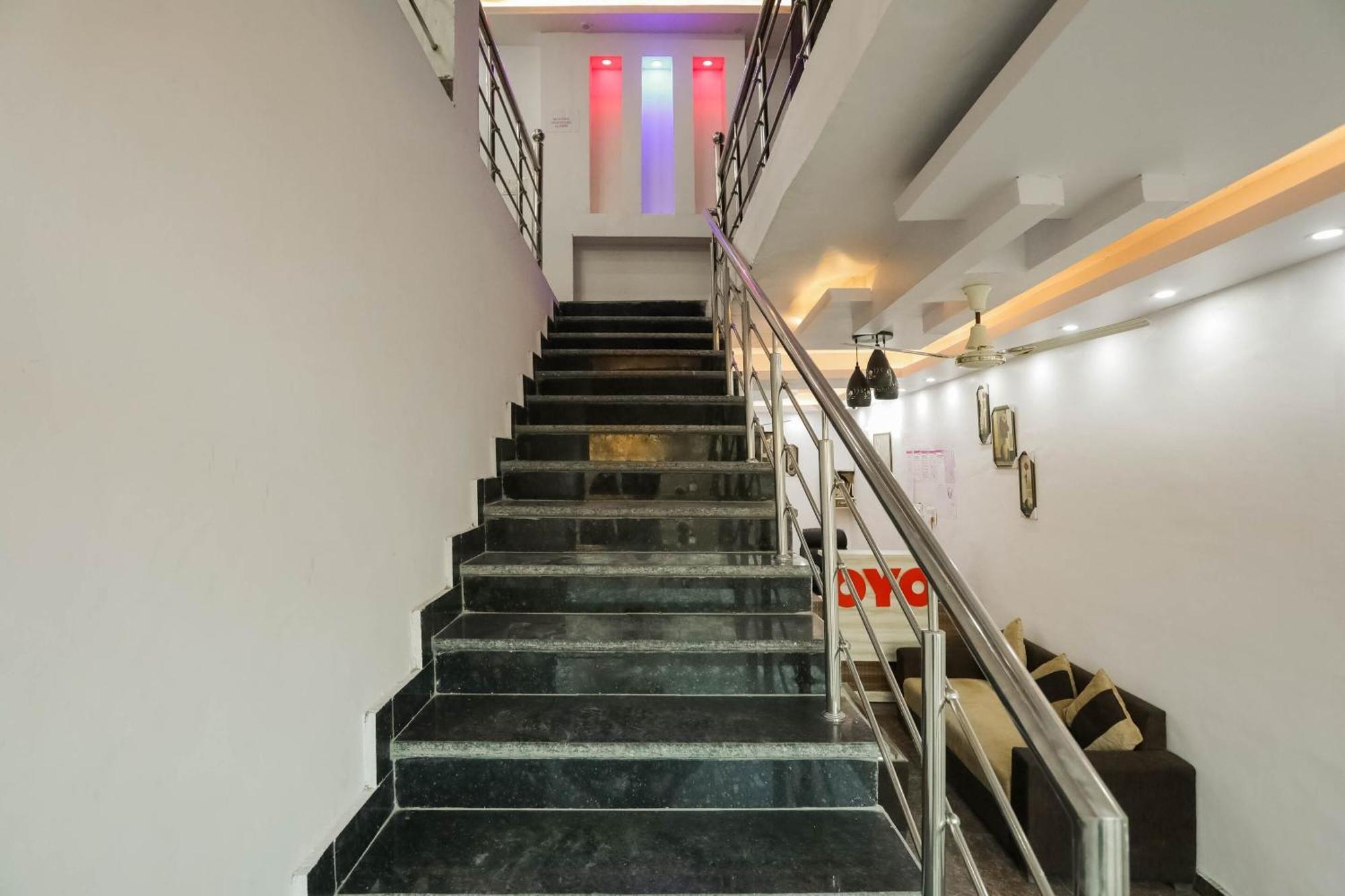 โอโย 75701 เรด เวลเว็ต รูม แอนด์ แบงเคว็ต Hotel ฟารีดาบัด ภายนอก รูปภาพ